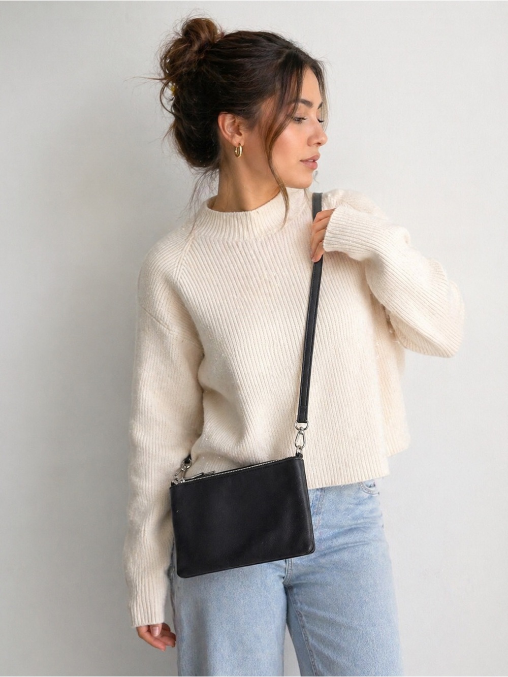 Sleek Black Leather Crossbody Pouch - Modern Everyday Carry